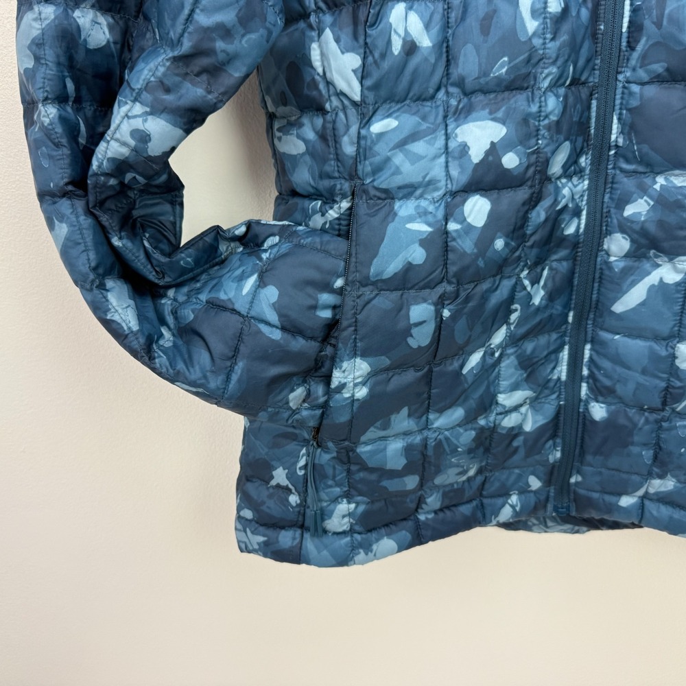 The North Face Womens Printed Themoball Eco Hooded Jacket Sz M Blue Camo Quilted - Picture 9 of 16